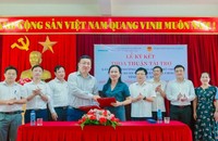 អគ្គនាយករង PV GAS លោក Nguyen Cong Luan បានបង្ហាញពីការប្តេជ្ញាចិត្តក្នុងការឧបត្ថម្ភការកសាងវិទ្យាល័យ Nguyen Xuan On ស្រុក Dien Chau ខេត្ត Nghe An។ (រូបថត៖ PV GAS) ។