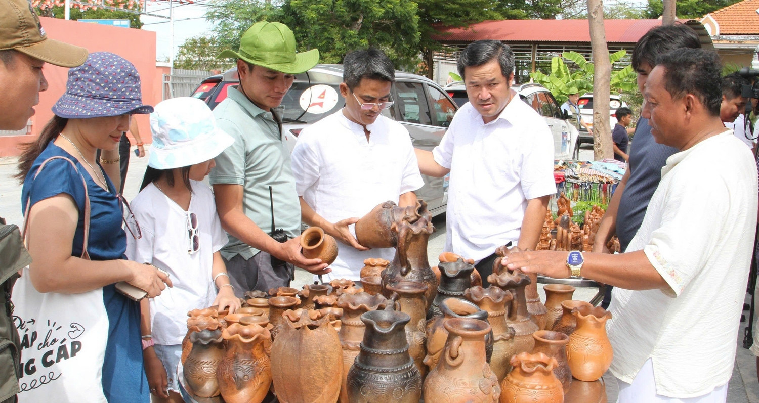 Tập trung phát triển làng gốm Chăm Bàu Trúc, Ninh Thuận