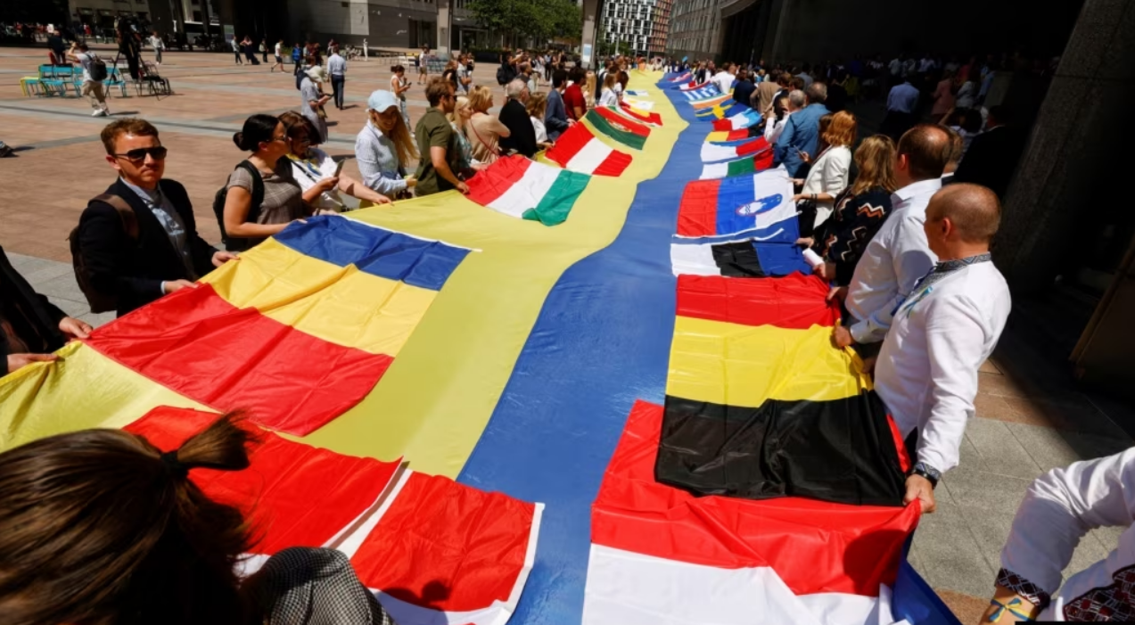 Monde - La voie vers l’UE est plus ouverte pour le pays le plus pauvre d’Europe (figure 2).