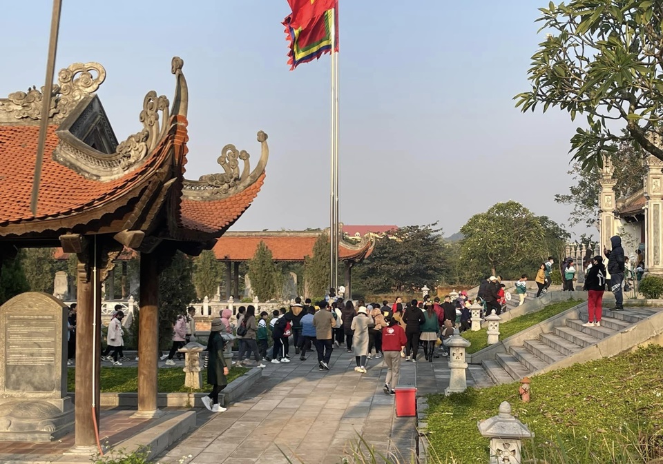 Temple de la Littérature Vinh Phuc - un lieu qui attire de nombreux touristes pour visiter et en apprendre davantage sur la culture, l'histoire et les érudits célèbres. 