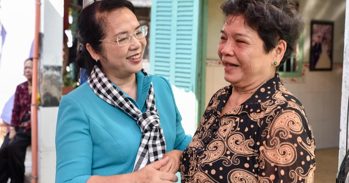 Poor people in the only island commune in Ho Chi Minh City get free house building and medical examination