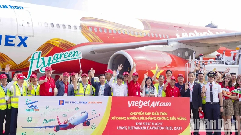 Vietjet führt die ersten beiden Flüge mit SAF-Treibstoff durch und reduziert so die CO2-Emissionen um 80 % Foto 2