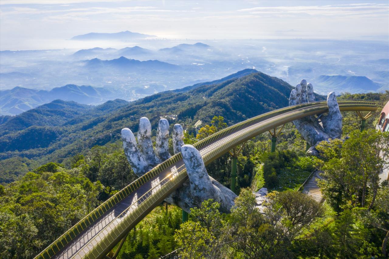 Goldene Brücke im Touristengebiet Sun World Ba Na Hills, Da Nang. Foto: Sun Group