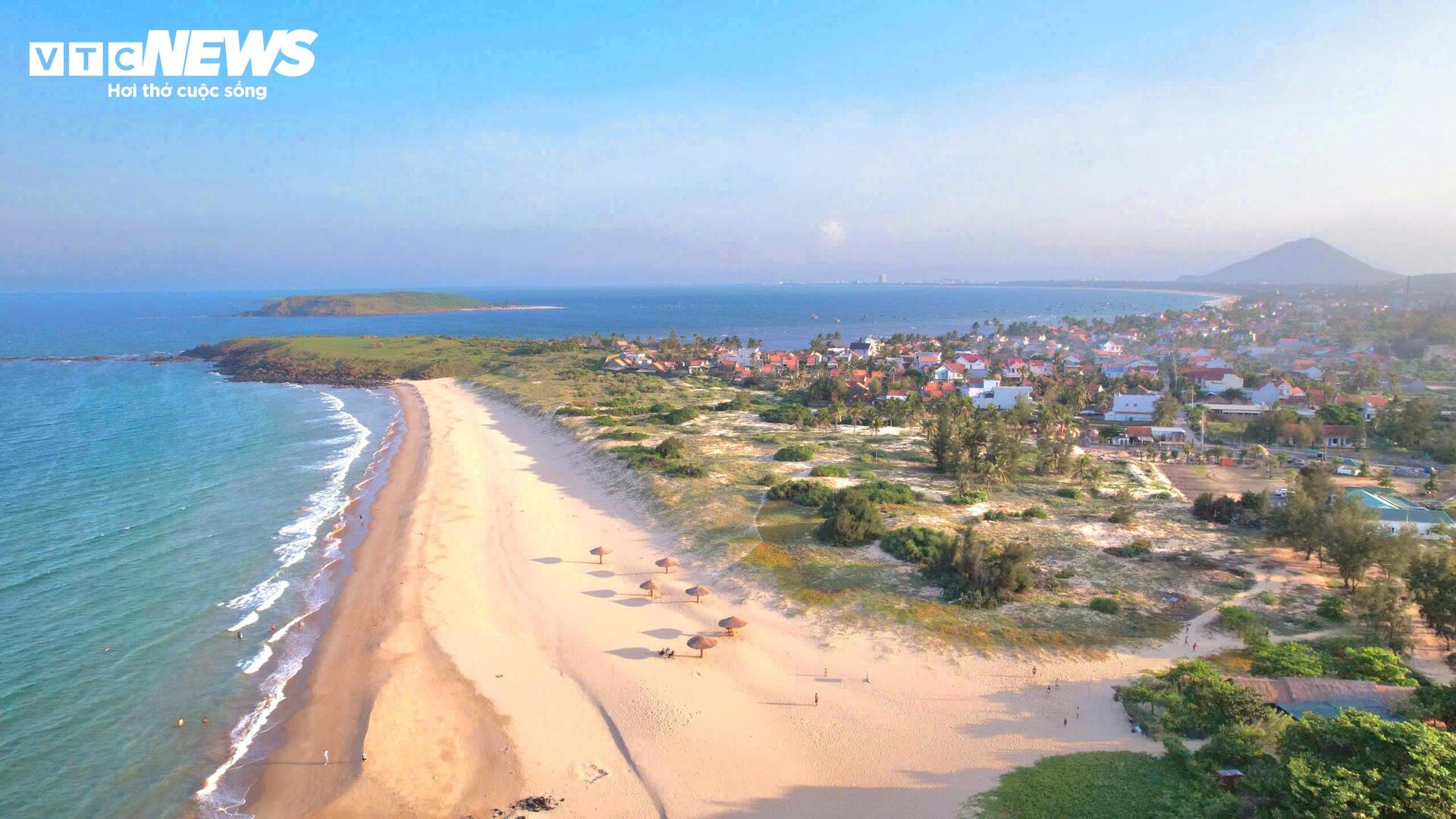 Das Set von „Ich sehe gelbe Blumen auf grünem Gras“ in Phu Yen ansehen, bevor man einen neuen Mantel anzieht – 9