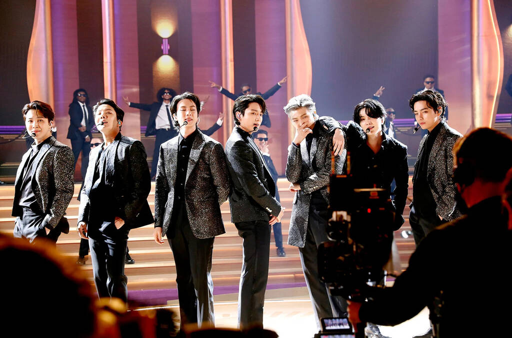 BTS actuando en los Grammy 2022. Foto: BigHit