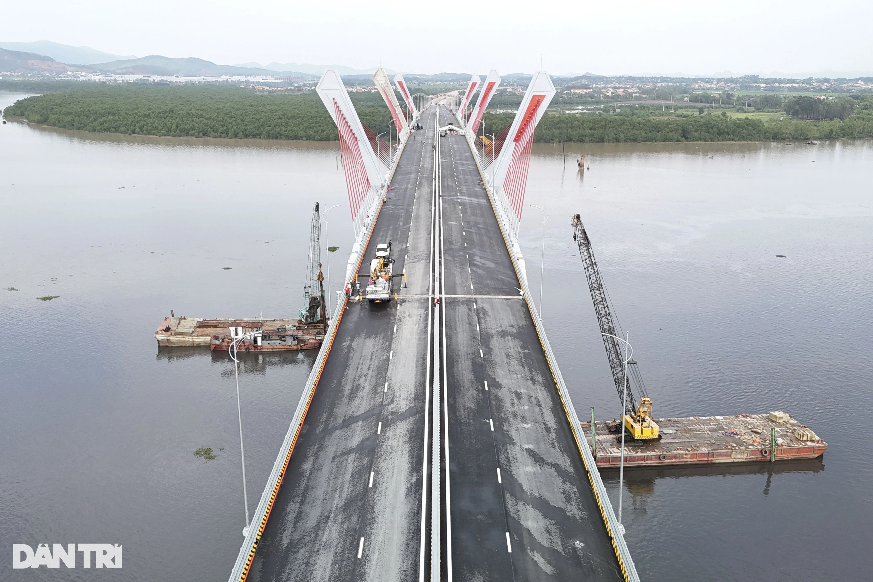 The shape of the nearly 2,000 billion VND bridge connecting Quang Ninh - Hai Phong