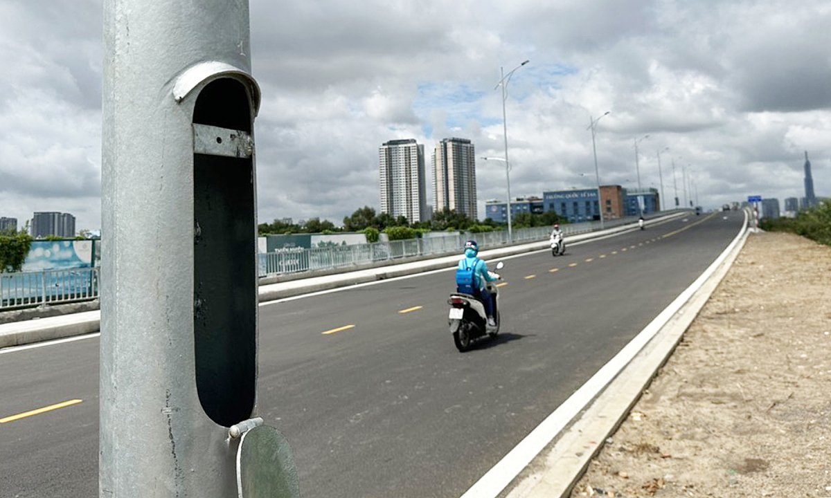 Power cable on Long Thanh highway parallel road stolen