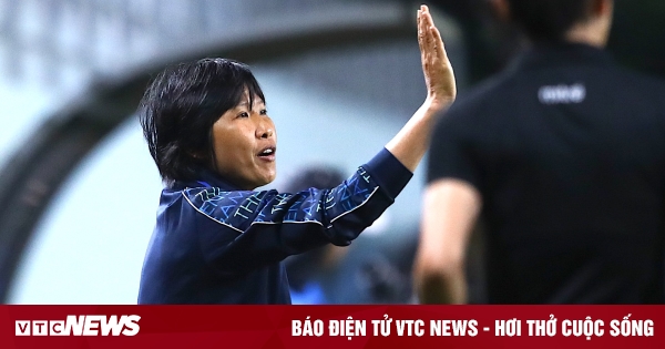 Coach Doan Kim Chi was fined for instructing players to quit the match.