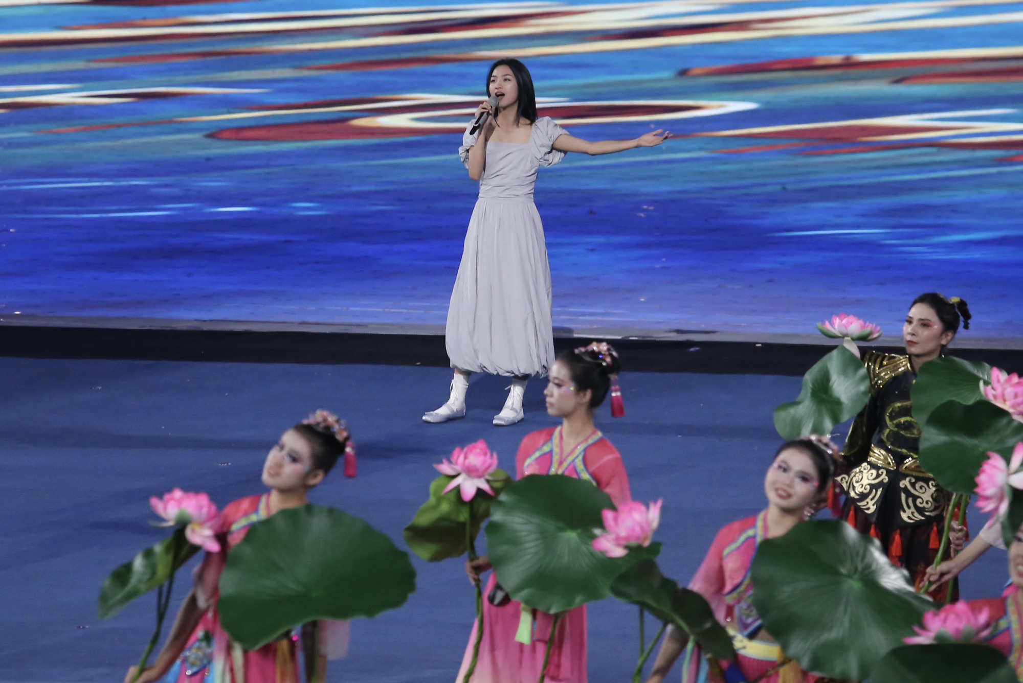 Khai mạc ASIAD 19: Từ trái tim đến trái tim, hướng về châu Á - Ảnh 20.