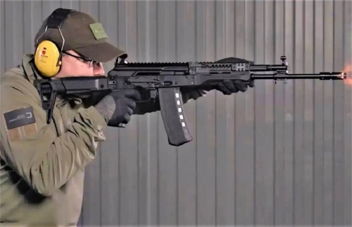 AK-19 beim Testschießen.