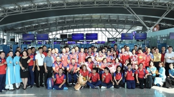 Vietnamesische Paralympische Sportdelegation reist zu den 12. ASEAN Para Games ab