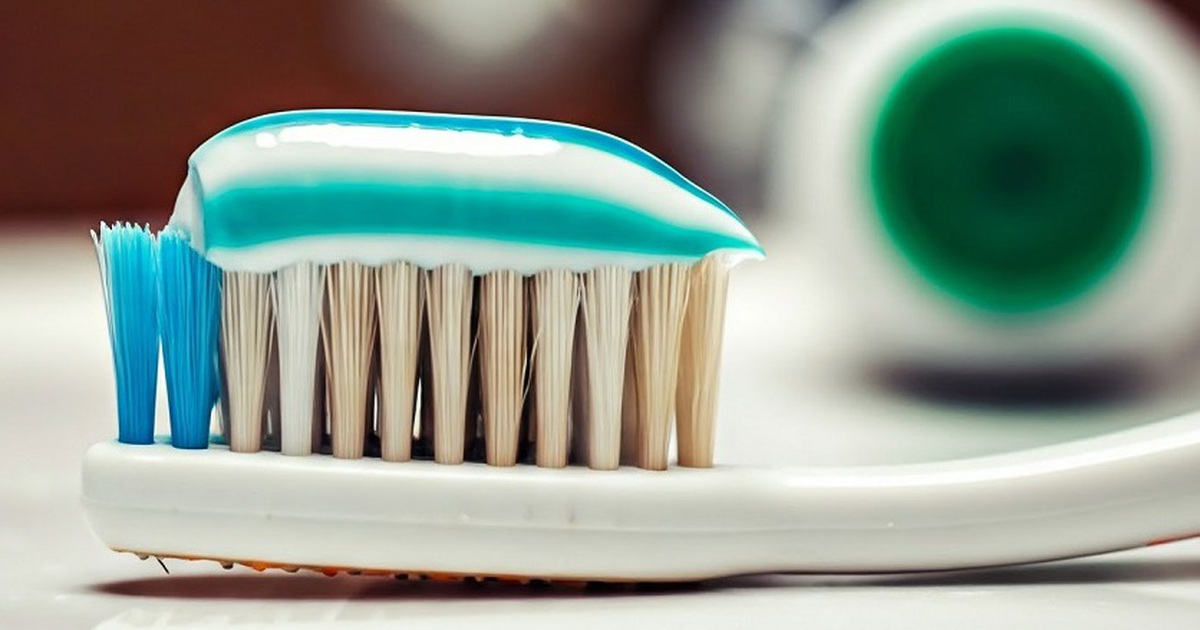 Is it good to brush your teeth once a day?