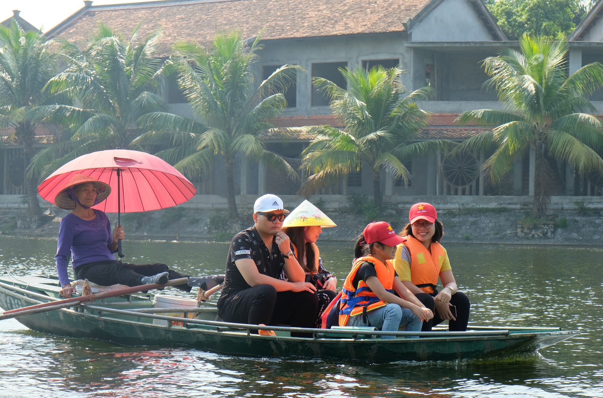 Đã mở cửa nhưng khu du lịch Tam Cốc - Bích Động vẫn “án binh bất động” - Ảnh 5.