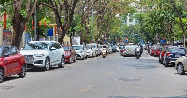 Why do many people drive cars to draw lots to buy social housing?