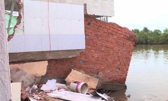 Landslide scene in Gia Rai town, Bac Lieu. Photo: An Minh