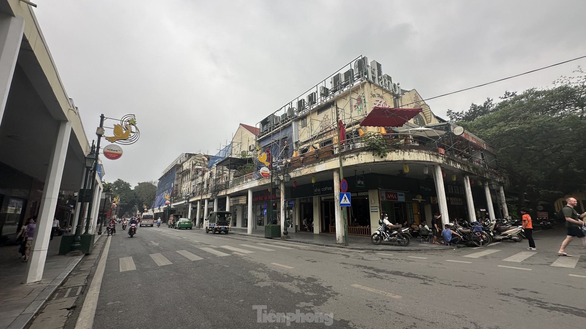 Hanoi renovates the facade of Trang Tien street photo 13