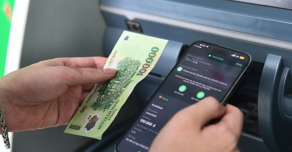 Thanh toán không tiền mặt lên ngôi, rút tiền qua ATM giảm mạnh