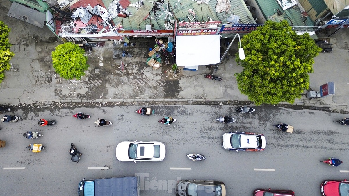 Many sidewalks in the center of the capital are 'ruined' and degraded photo 18