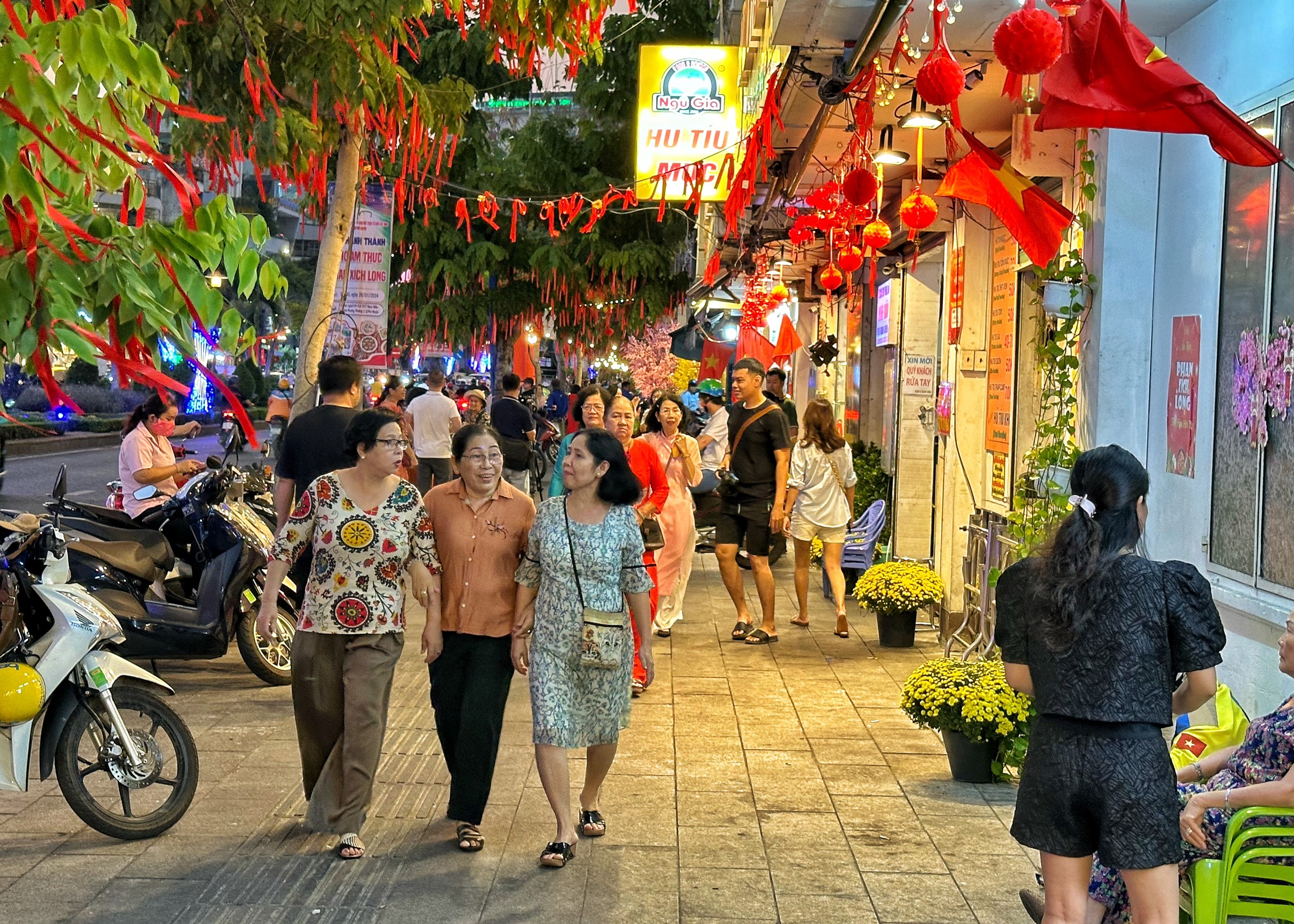 Người dân TP.HCM có thêm chỗ ăn uống và vui chơi đến khuya- Ảnh 2.