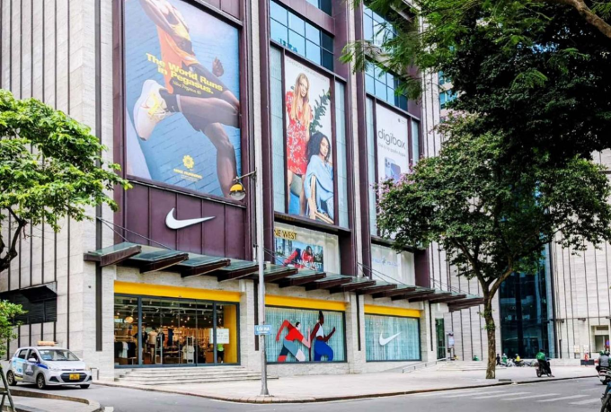 Outside the Nike store at Vincom Ba Trieu. Photo: Nike ACFC