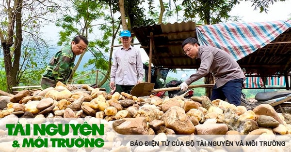 Yen Binh District Party Secretary encourages and supports poor households to develop economy