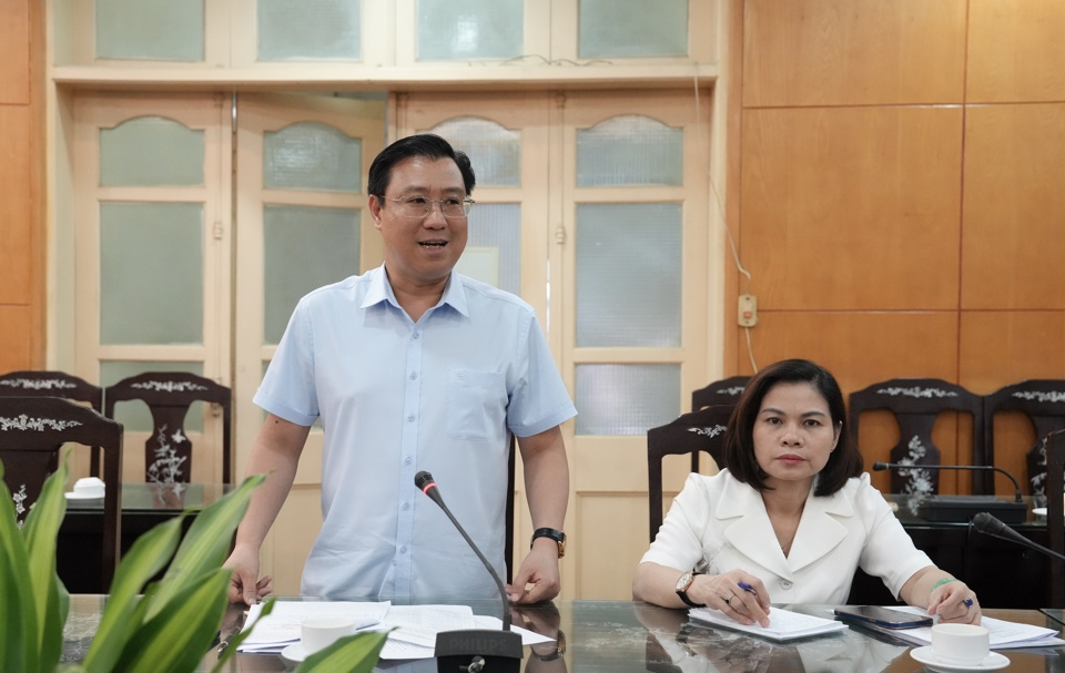 El jefe del Comité Cultural y Social del Consejo Popular de la Ciudad, Nguyen Thanh Binh, sugirió que el distrito de Thanh Xuan continúe siendo creativo y promueva las fortalezas de los modelos de educación de calidad en el futuro.