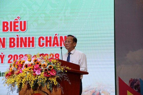 More than 1,000 farmers in Binh Chanh district donate land to build roads photo 3