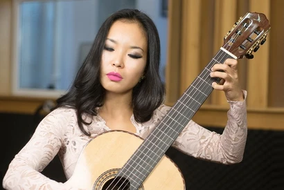 Vietnamese female guitarist captivates Belgian audience