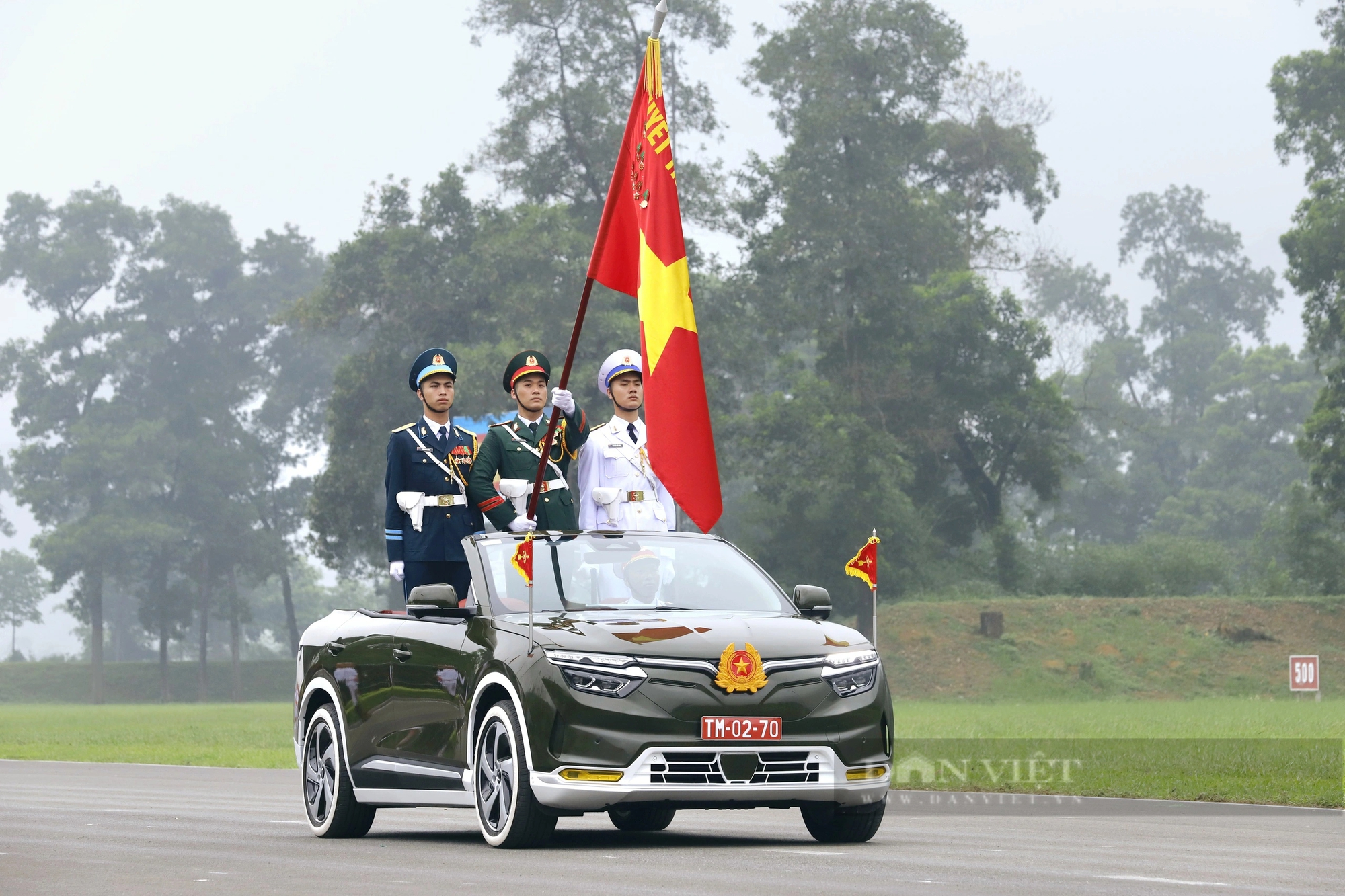 Chiêm ngưỡng hai chiếc xe điện 
