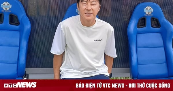 A la espera de su indemnización, el entrenador Shin Tae-yong se queda en Indonesia para filmar