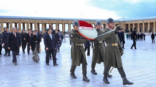 Thủ tướng Chính phủ Phạm Minh Chính và Phu nhân vào lăng viếng "người cha của đất nước Thổ Nhĩ Kỳ hiện đại"