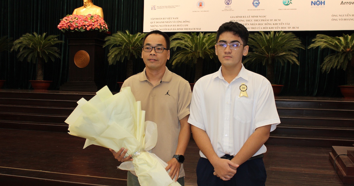 Orphaned male student at Ho Chi Minh City University of Medicine and Pharmacy: Never give up