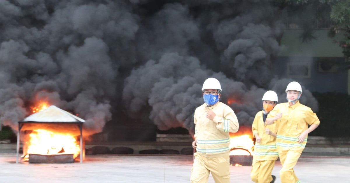 Ninh Thuan: Rettung vieler Menschen, die bei einem simulierten Brand in einem Wohnhaus gefangen waren