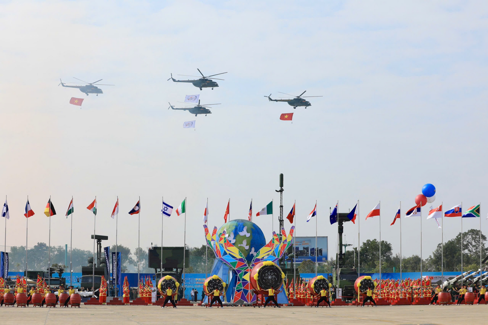 Some images at the Vietnam International Defense Exhibition 2024 - Photo 2