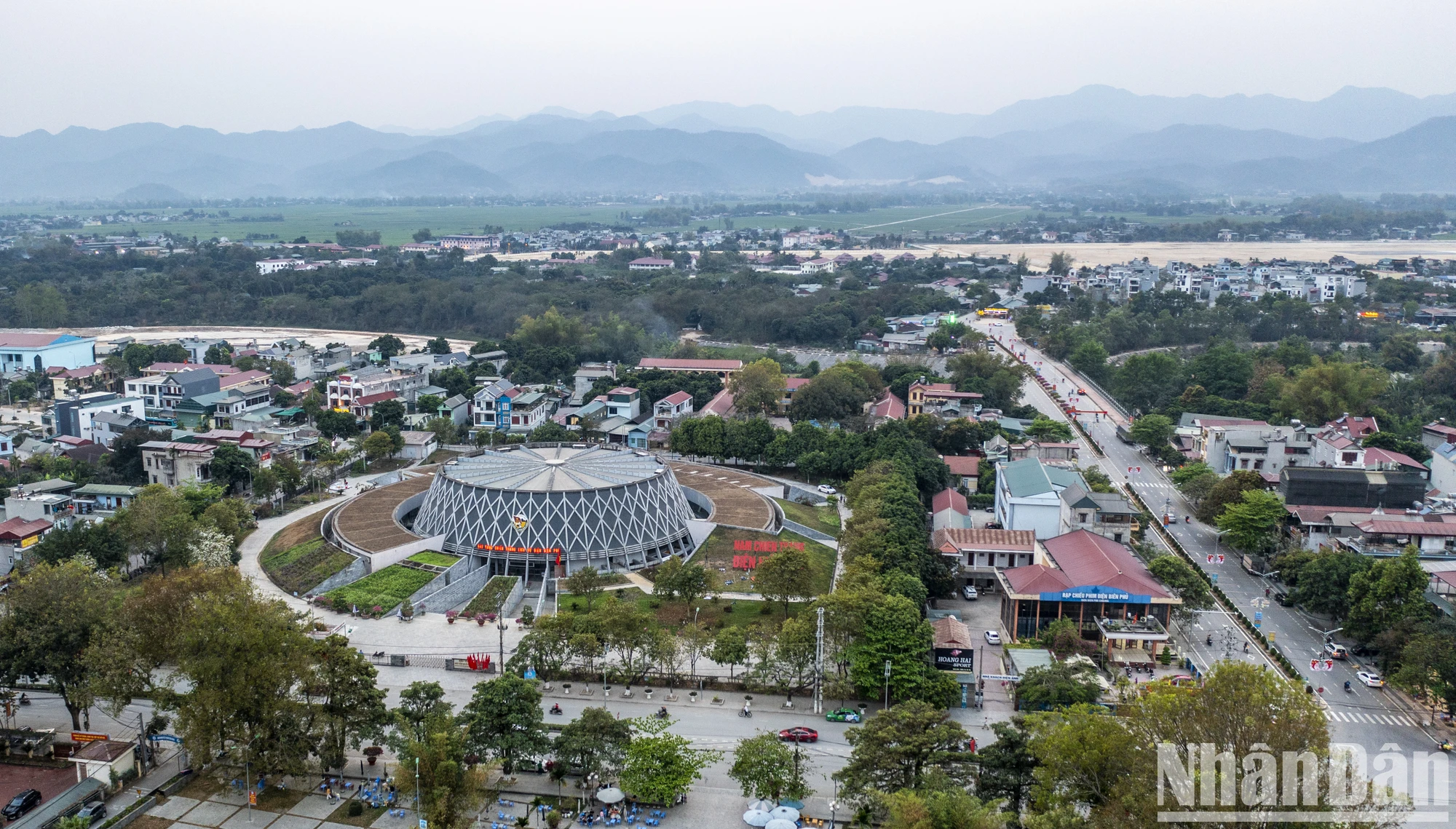 [Ảnh] Thành phố Điện Biên Phủ sau 70 năm chiến thắng lịch sử ảnh 8