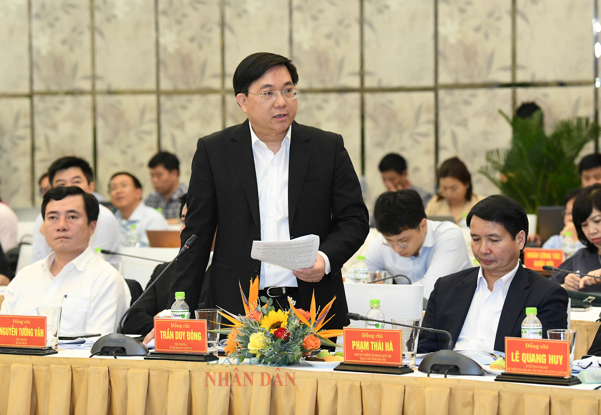 국회의장 Vuong Dinh Hue는 Khanh Hoa 성 당위원회 상임위원회와 협력합니다.