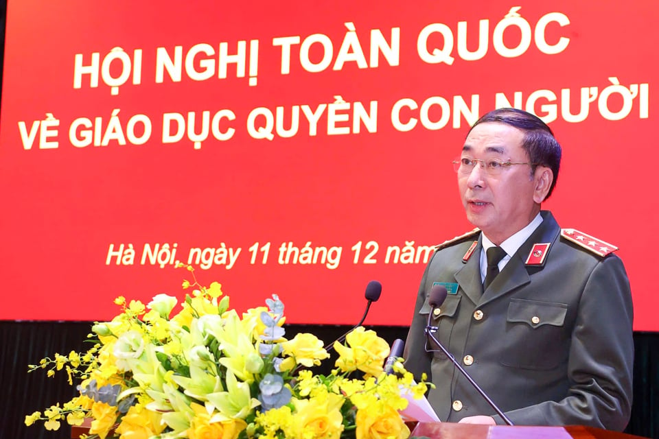 Der stellvertretende Minister für öffentliche Sicherheit, Tran Quoc To, hielt auf der Konferenz eine Rede. Foto: VGP/Nhat Bac