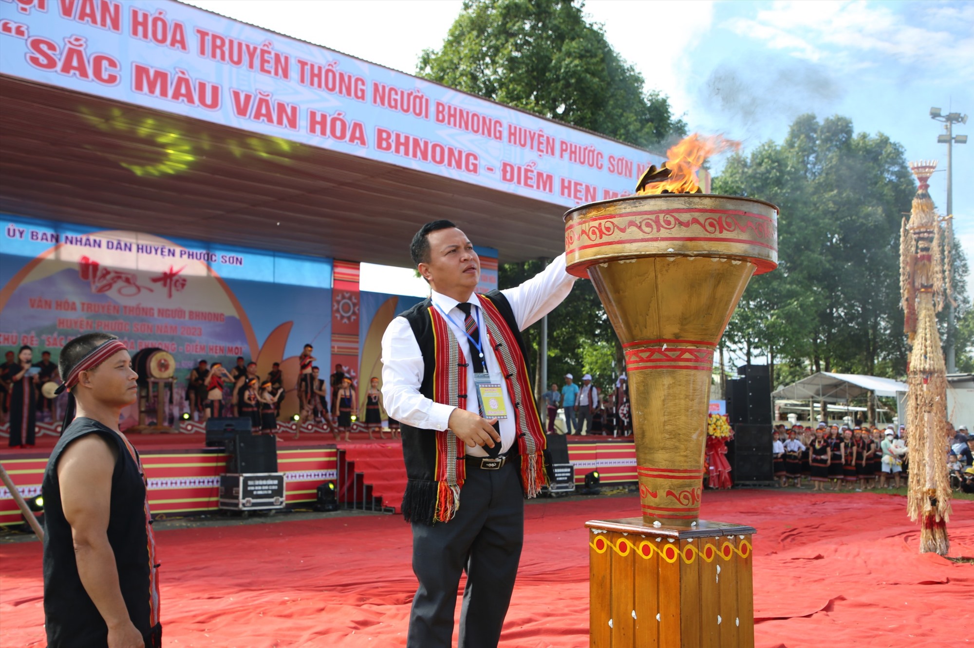 Torch lighting ceremony to open the festival. Photo: N.C.