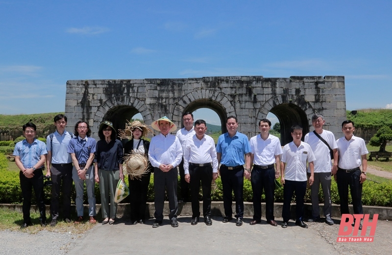 Una delegación de la provincia de Niigata (Japón) visitó la ciudadela de la dinastía Ho