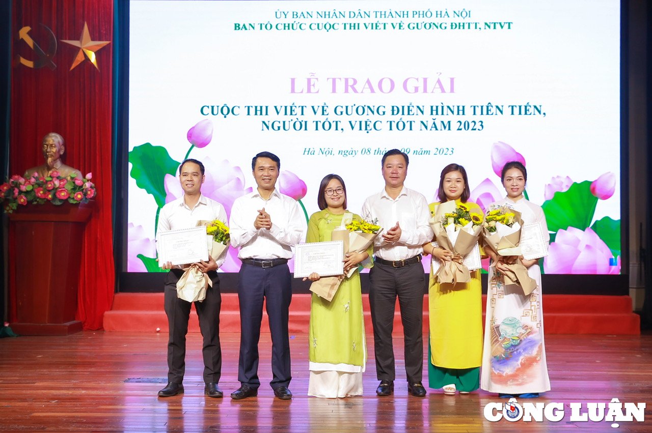 tp ha noi vinh danh cac tac gia doat giai cuoc thi viet ve guong dien hinh tien tien nguoi tot viec tot hinh 3