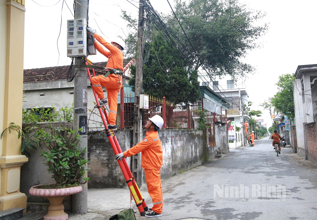 Invertirán en la construcción de obras para garantizar el suministro eléctrico durante la temporada de calor en Kim Son