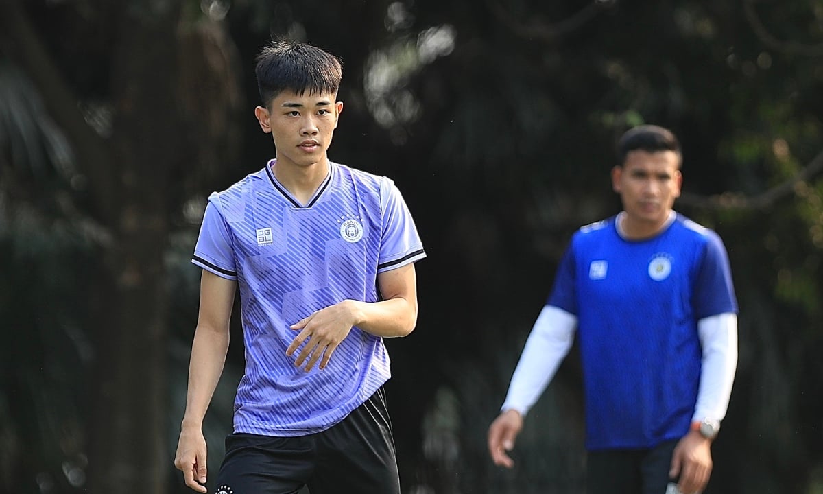 Why did Hanoi FC break the contract with Nguyen Dinh Bac?