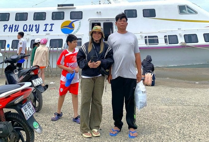 La Sra. Ngan nos llevó al muelle para ir desde Phu Quy al continente. Foto: Tam Thanh