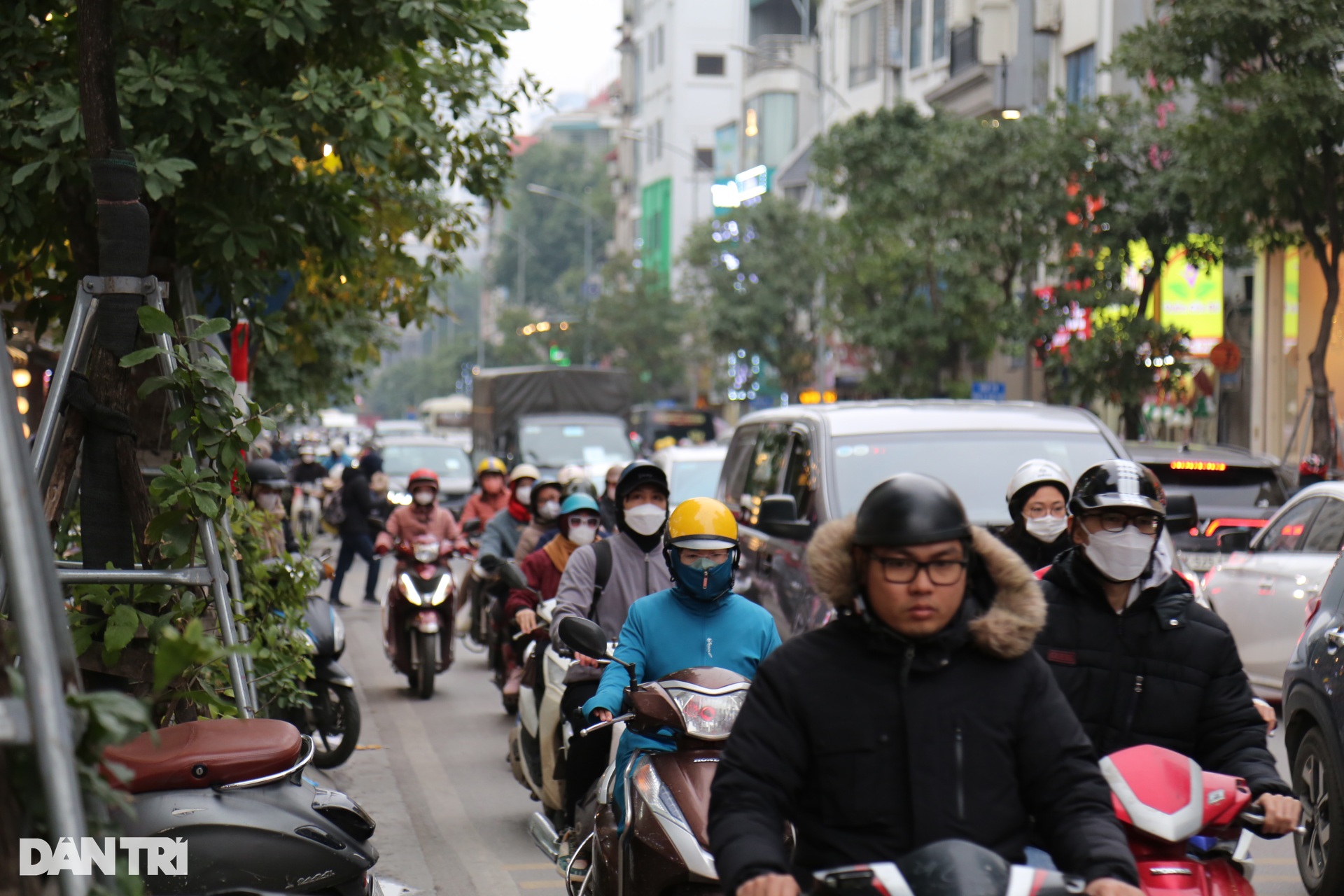 Giao thông Hà Nội ùn tắc ngày giáp Tết, CSGT căng mình phân luồng - 11
