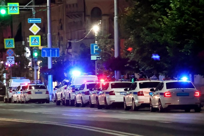 Russian police vehicles gather in the center of Rostov-on-Don in the early hours of June 24 as reports of Wagner soldiers heading to the city. Photo: AFP