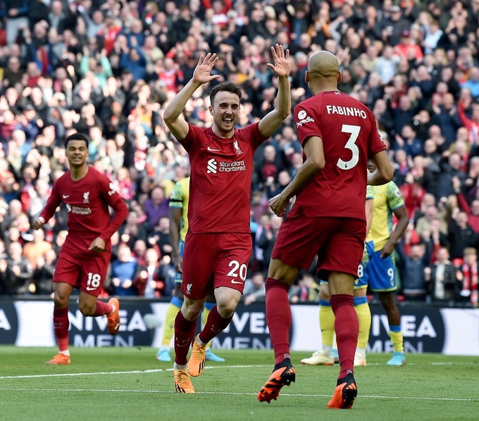 Thắng nghẹt thở Nottingham, Liverpool áp sát nhóm dự Cúp châu Âu - 1