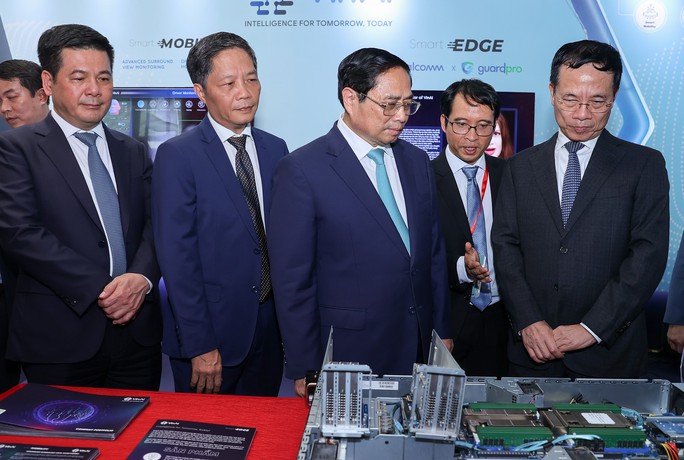 Đẩy mạnh chuyển đổi số và chuyển đổi xanh - Ảnh 1.