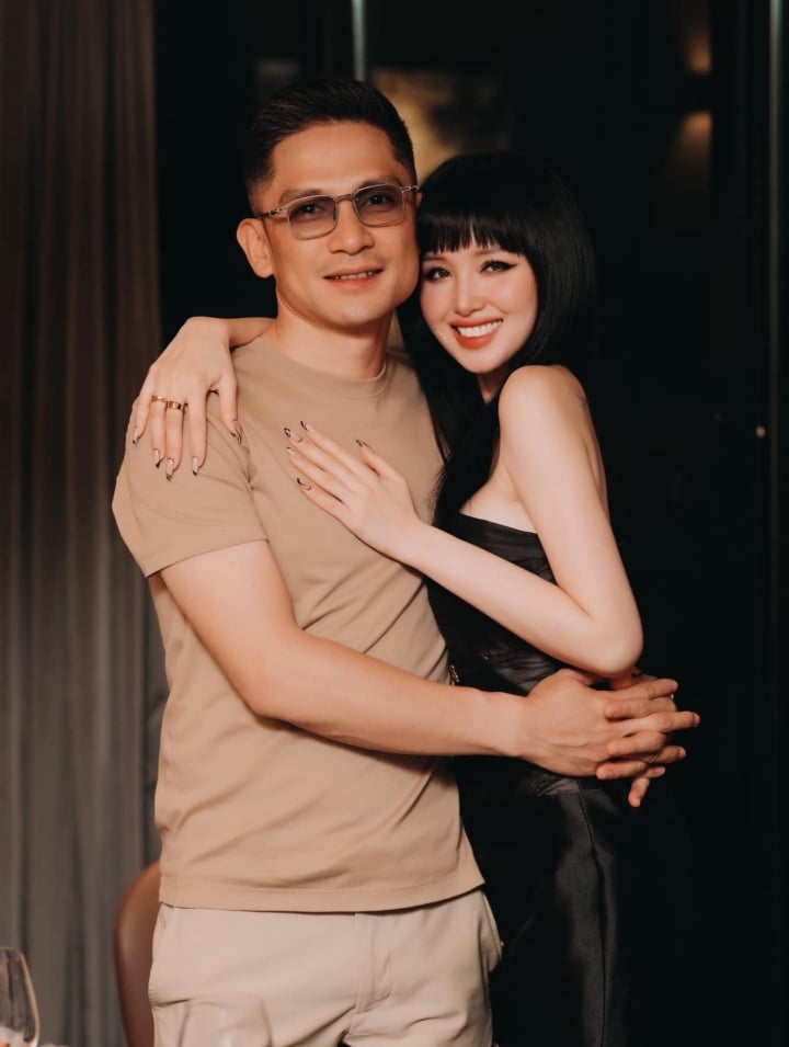 Tam Tit is happy with her rich husband.