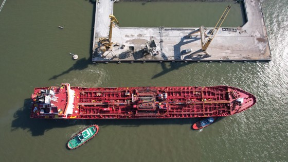 Das erste Mal, dass ein 20.000-Tonnen-Schiff im Hafen von Hau Giang anlegte, Foto 1