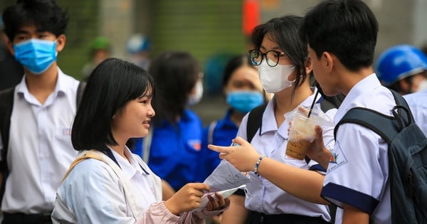 El periódico Thanh Nien publica soluciones sugeridas para las asignaturas del examen de ingreso de décimo grado en la ciudad de Ho Chi Minh